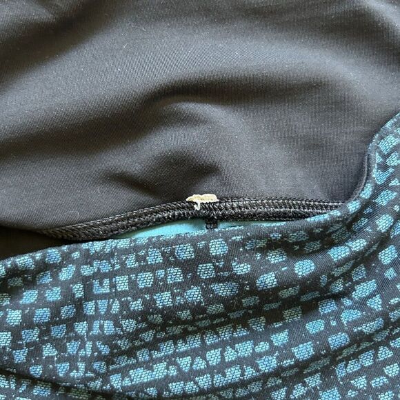Lululemon 6 Blue Black Cropped Leggings Mesh Details Pockets Capri Printed‎ - Picture 5 of 8